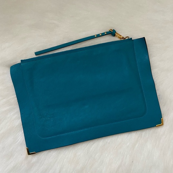 Chloé Clutch with Card Slots - Picture 4 of 16
